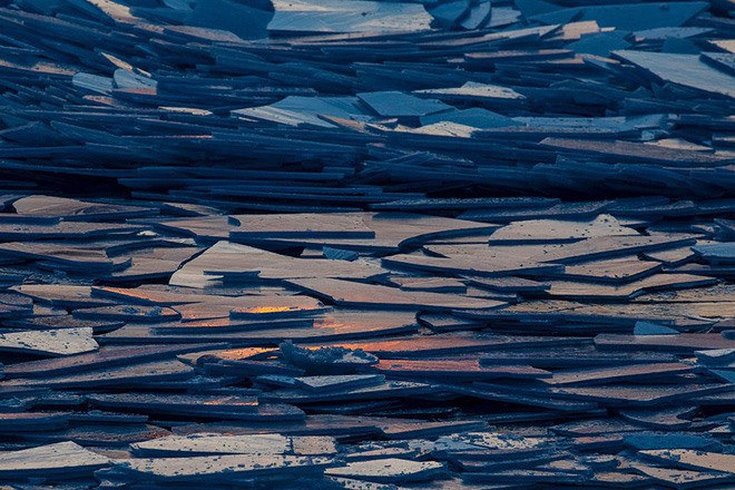 Cảnh tượng kỳ thú, mặt hồ đóng băng vỡ thành hàng triệu mảnh - Ảnh 4.