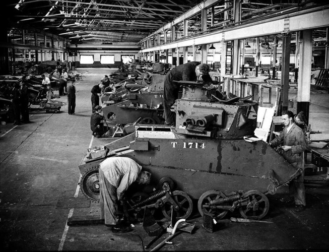 Bên trong các nhà máy sản xuất xe tăng thời Thế chiến thứ 2 - Ảnh 4.