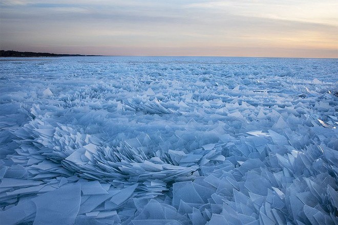 Cảnh tượng kỳ thú, mặt hồ đóng băng vỡ thành hàng triệu mảnh - Ảnh 5.