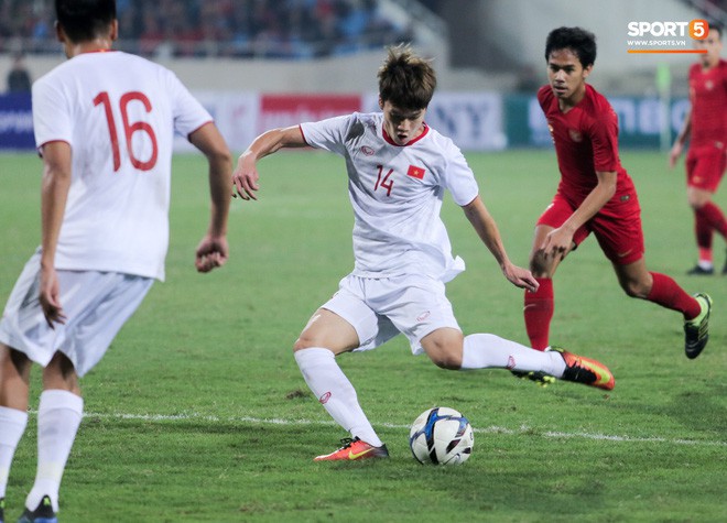 Bật mí mảnh giấy HLV Park Hang-seo nhắc bài Quang Hải trước khi U23 Việt Nam ghi bàn vào lưới Indonesia - Ảnh 7.
