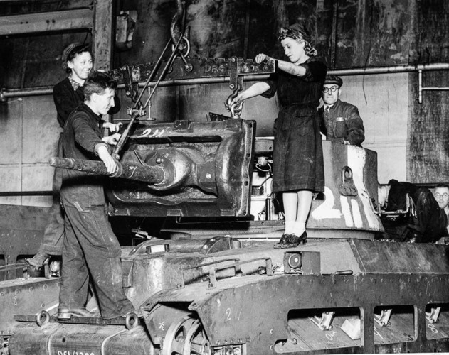 Bên trong các nhà máy sản xuất xe tăng thời Thế chiến thứ 2 - Ảnh 8.