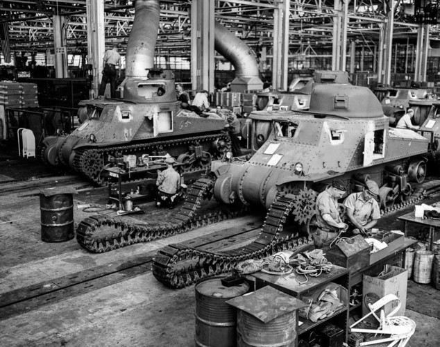 Bên trong các nhà máy sản xuất xe tăng thời Thế chiến thứ 2 - Ảnh 10.