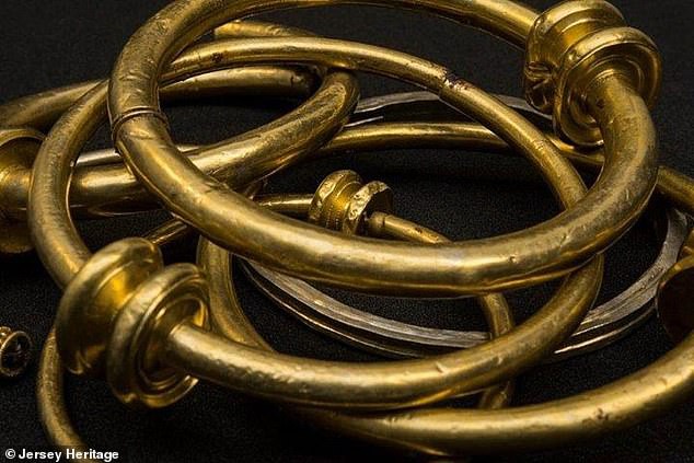 Phát hiện kho đồng xu vàng cổ lớn chưa từng thấy, trị giá 13 triệu USD - Ảnh 7.
