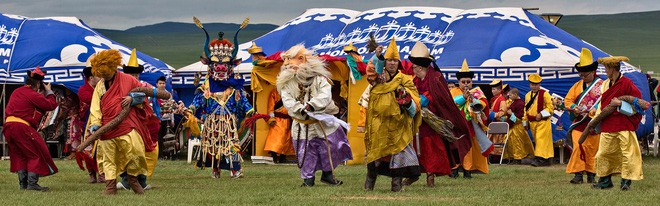 Lễ hội trên hồ đóng băng kỳ lạ của người Mông Cổ: Lạnh kinh hoàng nhưng đẹp đến mê mẩn - Ảnh 13.