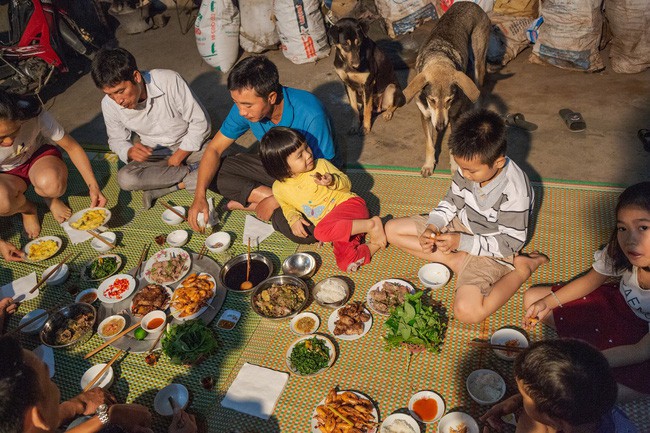 Liều mình nếm thử món thịt chuột Việt Nam, nhà báo Mỹ ca ngợi ngon như phô mai que - Ảnh 4.