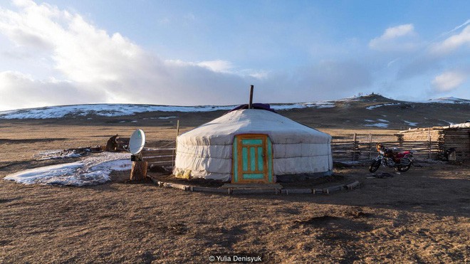 Lễ hội trên hồ đóng băng kỳ lạ của người Mông Cổ: Lạnh kinh hoàng nhưng đẹp đến mê mẩn - Ảnh 8.