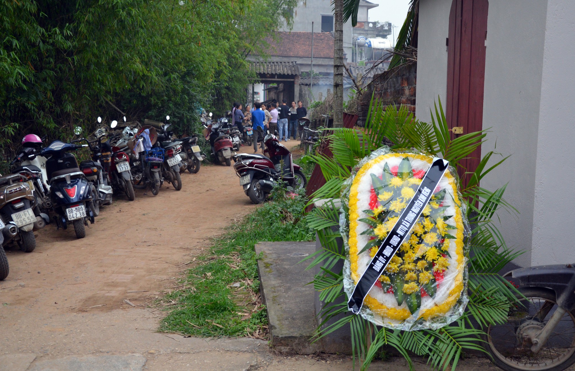 Cáo phó dán trắng đường làng có 7 người chết lúc đi đưa tang ở Vĩnh Phúc - Ảnh 13.