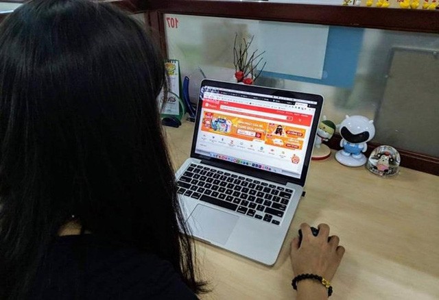 Người kinh doanh bức xúc việc thu phí, Shopee nói gì ? - Ảnh 3.