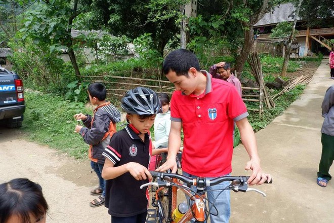 Cậu bé 13 tuổi được tặng xe đạp mới sau câu chuyện vượt 100 km xuống Hà Nội thăm em trai - Ảnh 5.