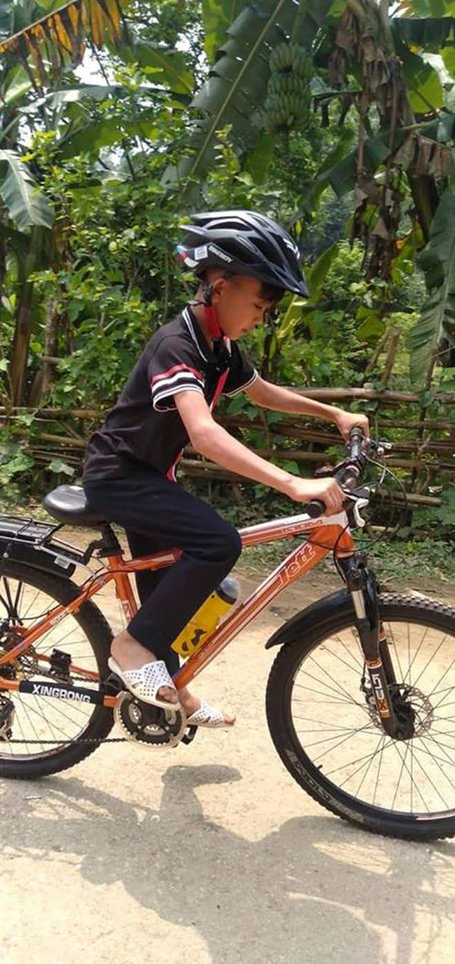 Cậu bé 13 tuổi được tặng xe đạp mới sau câu chuyện vượt 100 km xuống Hà Nội thăm em trai - Ảnh 6.