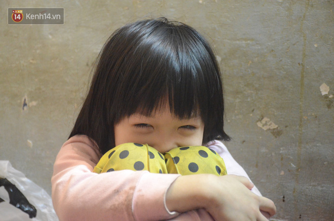 Gặp bé gái 6 tuổi phối quần áo cũ cực chất ở Hà Nội: Nhút nhát, đáng yêu và uớc mơ làm người mẫu - Ảnh 2.
