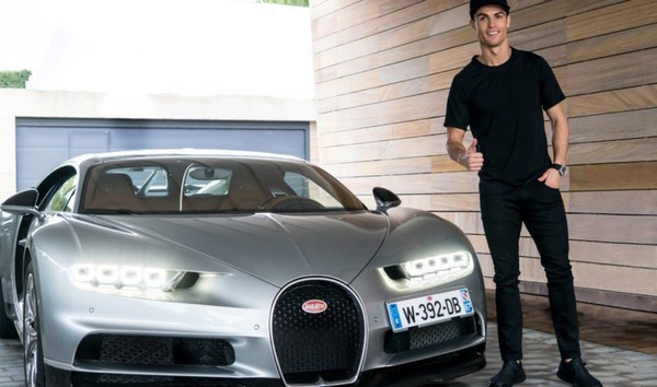Siêu xe Rolls-Royce Ghost giá 10 tỉ mà Cristiano Ronaldo vừa mua có gì đặc biệt? - Ảnh 3.