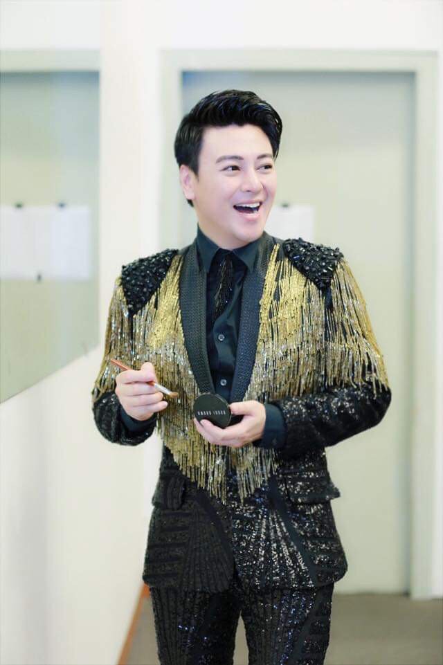 MC Phan Anh nhắng nhít vui đùa cùng Lệ Quyên, Kỳ Duyên - Ảnh 2.