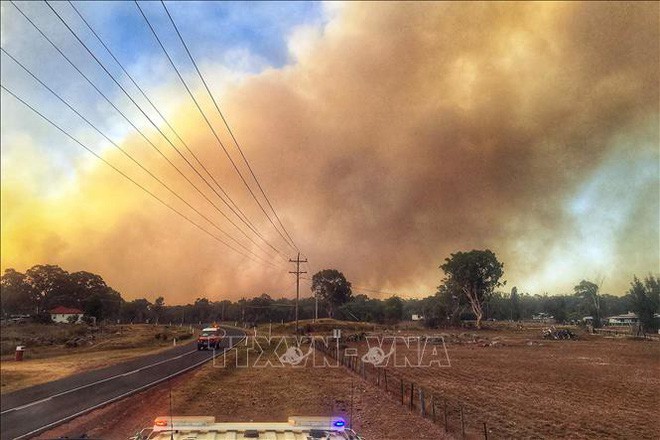 Bùng phát hàng chục đám cháy tại Australia do nắng nóng kỷ lục - Ảnh 1.