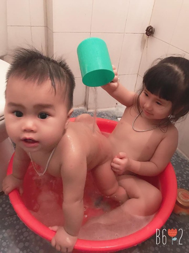 Hậu trường thú vị của loạt ảnh mẹ thiếp ngủ, chị biến người em thành không gian sáng tác nghệ thuật được nhiều người đồng cảm - Ảnh 6.