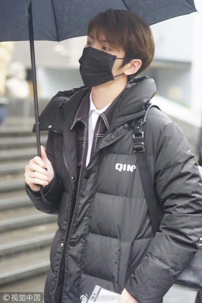 Xuất hiện nữ sinh với khí chất băng thanh ngọc khiết y hệt Tiểu Long Nữ, bước ra từ trường thi nghệ thuật - Ảnh 9. Xuất hiện nữ sinh với khí chất băng thanh ngọc khiết y hệt Tiểu Long Nữ, bước ra từ trường thi nghệ thuật - Ảnh 9.