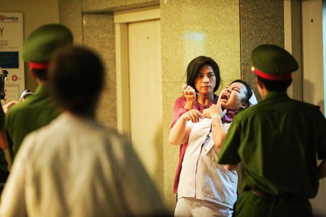Nữ y tá trong phim Hai Phượng: Cuộc sống thiếu thốn và nỗi sợ hãi bị lãng quên - Ảnh 2.