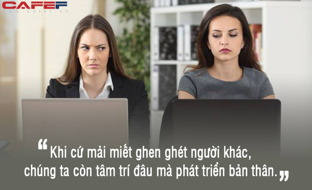 Hai thứ trên đời càng NHÌN càng ĐAU, một là mặt trời, hai là lòng dạ con người: Giây trước cùng cười, giây sau dồn bạn vào đường chết - Ảnh 2.