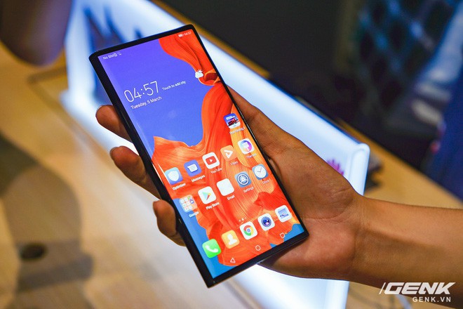 Huawei Mate X đầu tiên về Việt Nam: Soi gương cực nhanh, có chỗ giấu tiền và giá thì có 60 triệu - Ảnh 2.