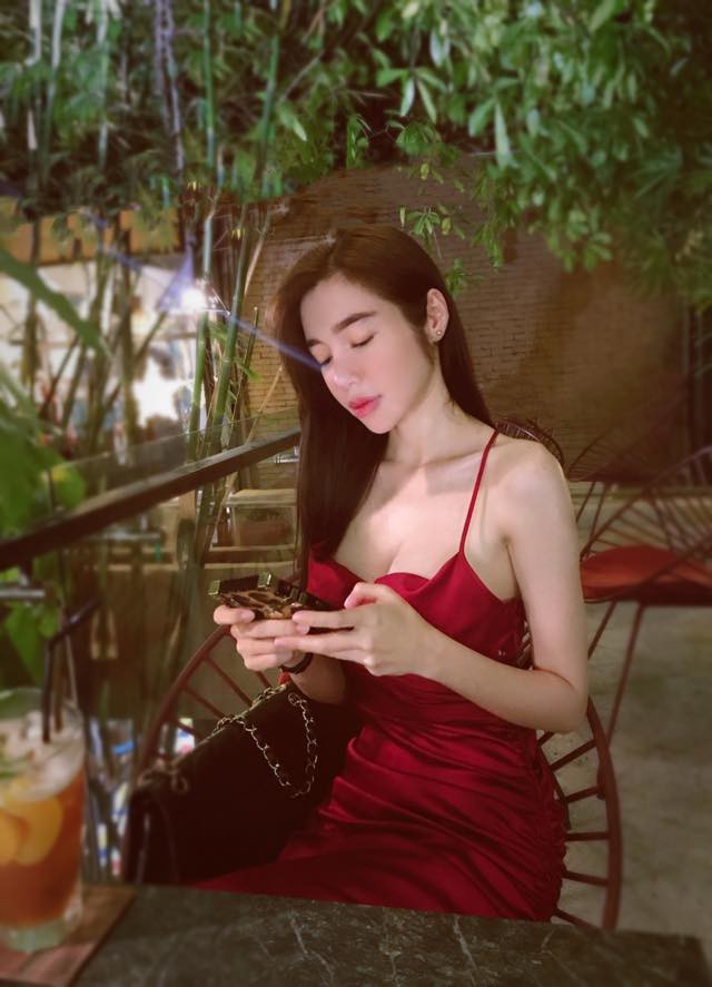 Táo bạo với loạt ảnh bịt mắt, Elly Trần không phải nắng cũng tiếp tục thiêu đốt mạng xã hội - Ảnh 6.
