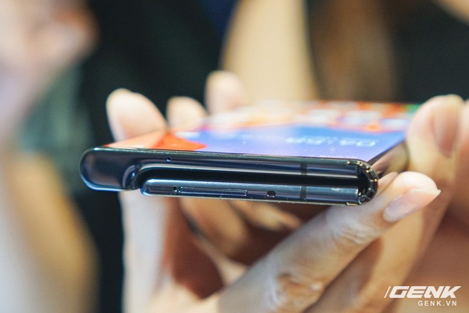 Huawei Mate X đầu tiên về Việt Nam: Soi gương cực nhanh, có chỗ giấu tiền và giá thì có 60 triệu - Ảnh 5.