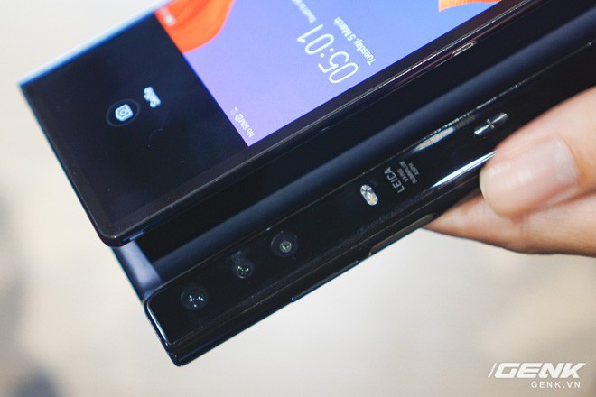 Huawei Mate X đầu tiên về Việt Nam: Soi gương cực nhanh, có chỗ giấu tiền và giá thì có 60 triệu - Ảnh 7.