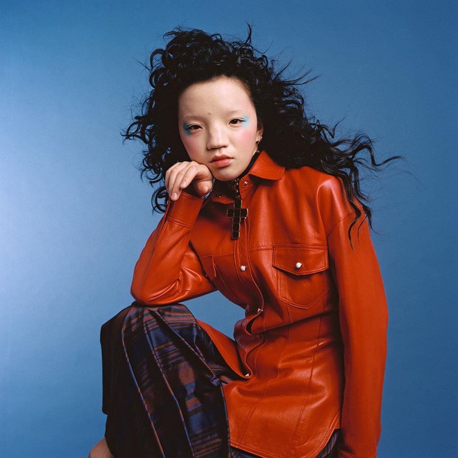 Dân mạng Trung Quốc chỉ trích Vogue phân biệt chủng tộc vì đăng ảnh mẫu nữ có nhan sắc lạ - Ảnh 4.