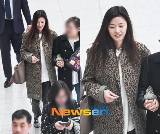 Nữ hoàng sắc đẹp xứ Hàn Jeon Ji Hyun cuối cùng đã lộ khuyết điểm, lại còn rõ mồn một tại sân bay - Ảnh 1.