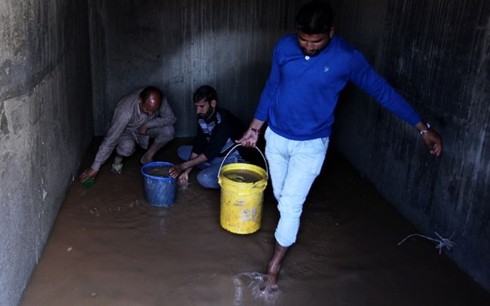 Ấn Độ xây hàng ngàn hầm ngầm tránh bom dọc biên giới với Pakistan - Ảnh 1.