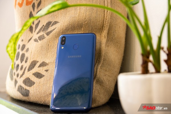 Đánh giá Samsung Galaxy M20: Smartphone có pin xài lâu sạc nhanh ấn tượng nhất! - Ảnh 3.