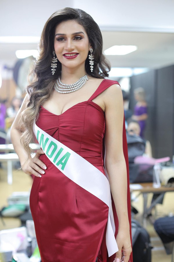 Nhật Hà chặt đẹp dàn thí sinh ở phần thi dạ hội tại chung kết Miss International Queen 2019 - Ảnh 10.
