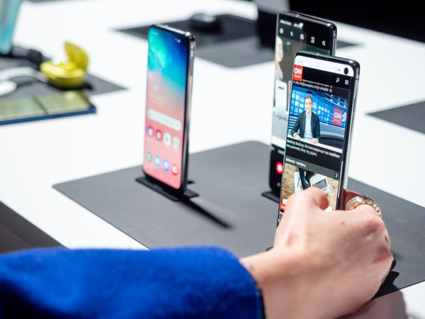 Vừa tậu Galaxy S10, tải ngay ứng dụng này để sử dụng sướng hơn - Ảnh 1.