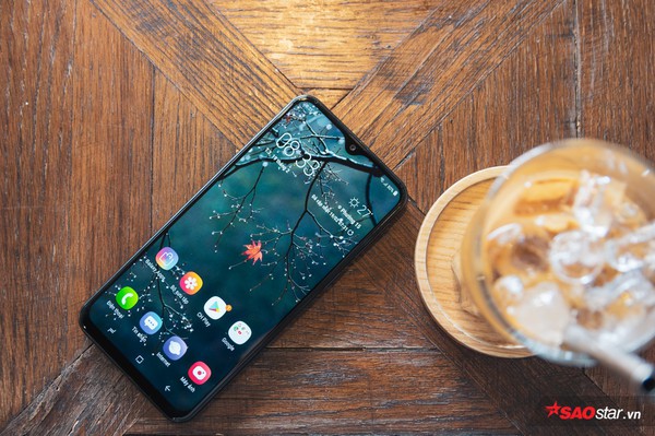 Đánh giá Samsung Galaxy M20: Smartphone có pin xài lâu sạc nhanh ấn tượng nhất! - Ảnh 1.