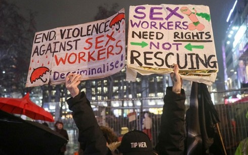 Gái mại dâm Anh “đình công”, biểu tình chống phân biệt đối xử hôm 8/3 - Ảnh 2.