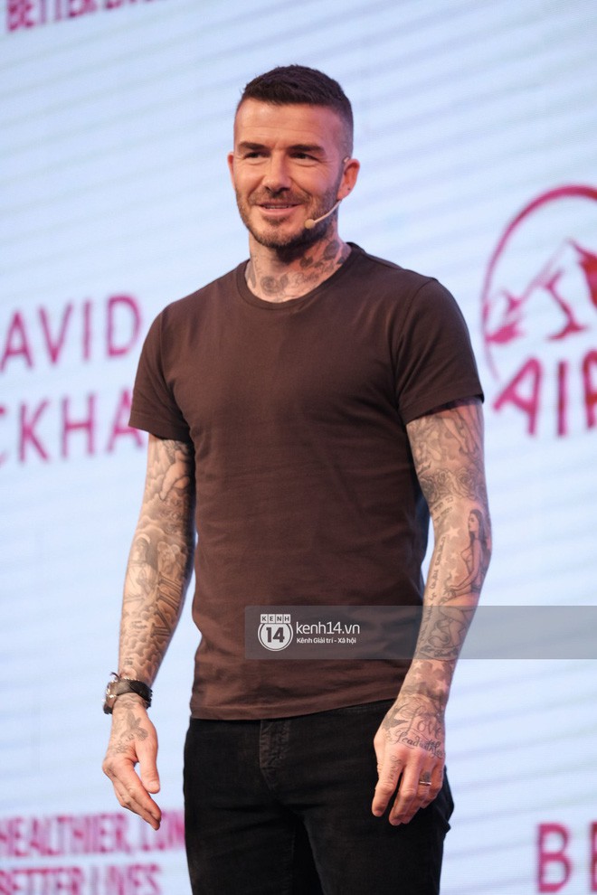 Cập nhật sự kiện có mặt David Beckham tại Việt Nam: Nam cầu thủ nước Anh học làm gỏi cuốn, thân thiện giao lưu với hàng trăm khán giả - Ảnh 3.