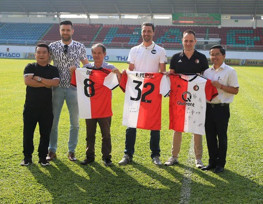 Bầu Đức bắt tay với Feyenoord, đưa học trò thầy Giôm sang Hà Lan chơi bóng - Ảnh 2.