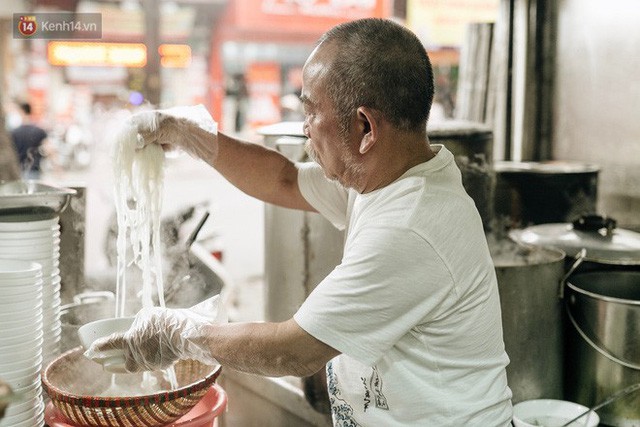 Ông Thìn Lò Đúc và những bát phở danh tiếng: Chỉ vì tôi bỏ việc ở xưởng mỹ thuật, vợ bỏ tôi - Ảnh 8.