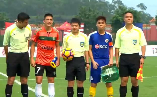 Báo Trung Quốc lo lắng cho nền bóng đá, khen ngợi sao trẻ Việt đá phạt như Quang Hải - Ảnh 1.