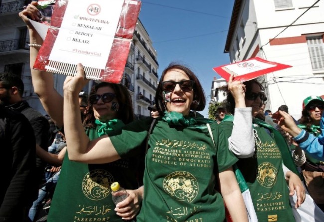 Dân Algeria tiếp tục biểu tình đòi tự do dân chủ - Ảnh 2.