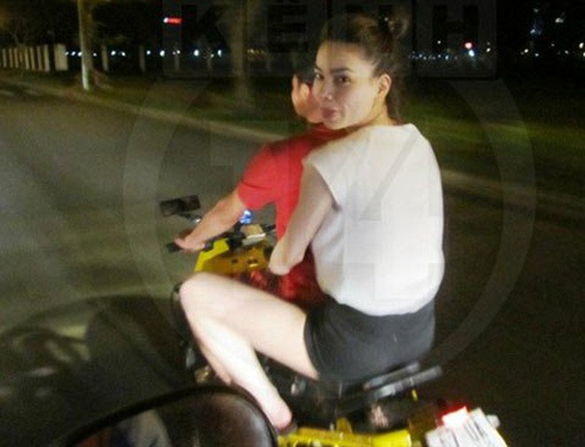 Hồ Ngọc Hà chở Kim Lý bằng xe máy mà không đội mũ bảo hiểm gây tranh cãi - Ảnh 3.