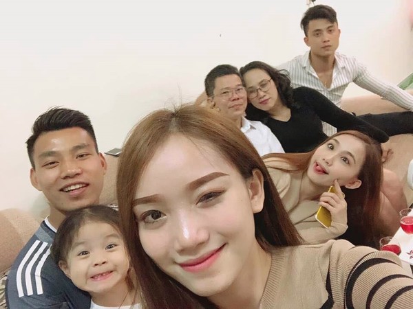 Vũ Văn Thanh đón sinh nhật bên gia đình vợ tương lai - Ảnh 2.