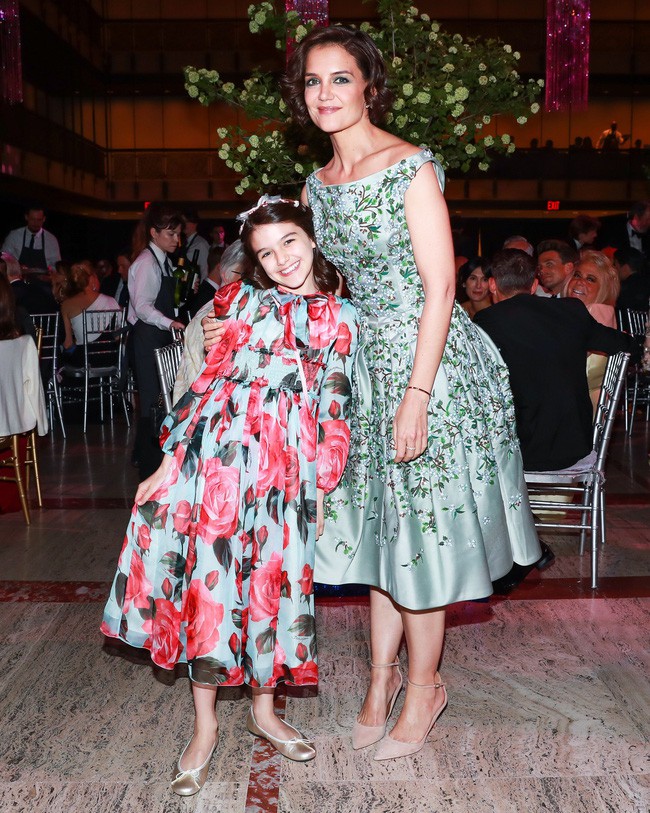 Suri Cruise: Từ công chúa Hollywood được cưng chiều như trứng mỏng đến cô bé nông thôn thiếu vắng tình cha  - Ảnh 11.