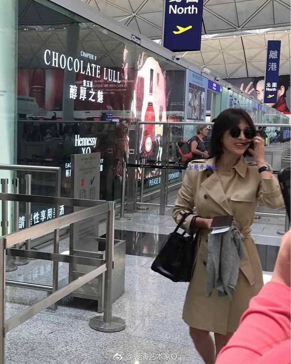 Xuất hiện tại sân bay sau chuyến công tác xa chồng, Song Hye Kyo gầy tới mức khó tin - Ảnh 2.
