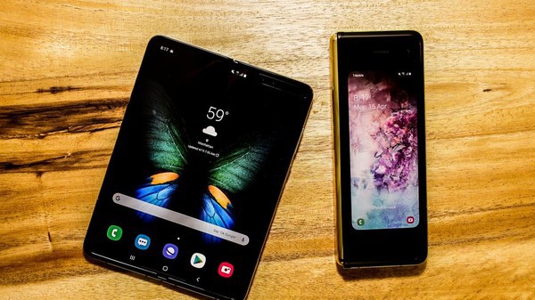 Cận cảnh Samsung Galaxy Fold: Smartphone đắt đỏ nhưng độc lạ và xịn sò nhất hiện nay! - Ảnh 2.