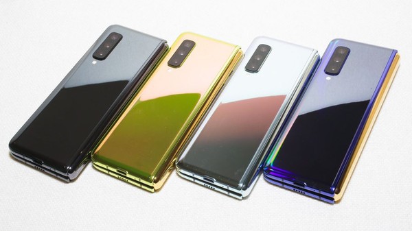 Cận cảnh Samsung Galaxy Fold: Smartphone đắt đỏ nhưng độc lạ và xịn sò nhất hiện nay! - Ảnh 9.