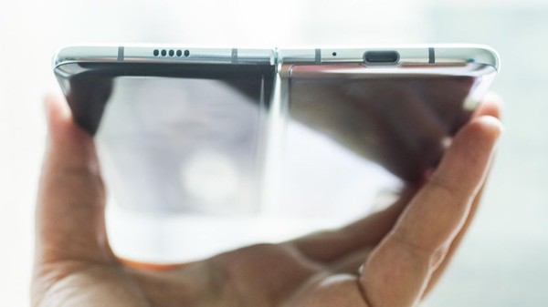 Cận cảnh Samsung Galaxy Fold: Smartphone đắt đỏ nhưng độc lạ và xịn sò nhất hiện nay! - Ảnh 12.