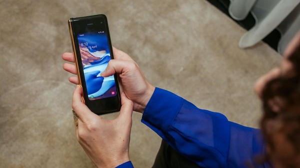 Cận cảnh Samsung Galaxy Fold: Smartphone đắt đỏ nhưng độc lạ và xịn sò nhất hiện nay! - Ảnh 14.