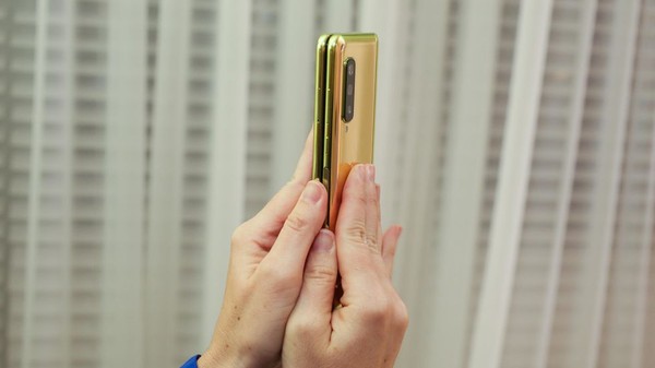Cận cảnh Samsung Galaxy Fold: Smartphone đắt đỏ nhưng độc lạ và xịn sò nhất hiện nay! - Ảnh 17.