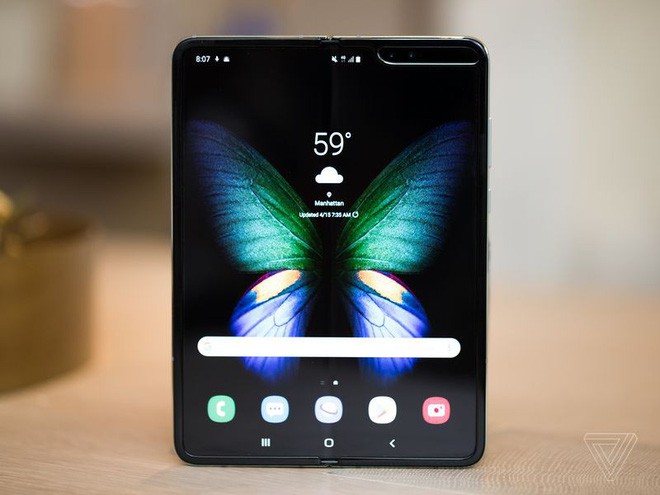 Trên tay Samsung Galaxy Fold: cầm nắm sướng tay, tiếng mở ra đóng vào nghe sướng tai và phần mềm thì tốt đáng ngạc nhiên - Ảnh 16.