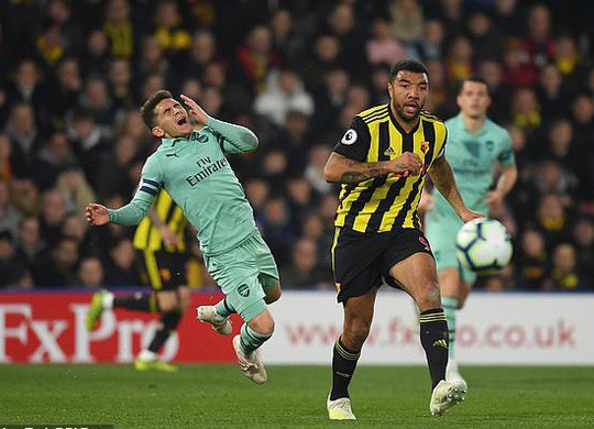 Thủ môn Watford tặng bàn thắng hy hữu, Arsenal vào Top 4 - Ảnh 5.